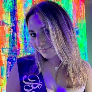 Meet your Posher, Hailey